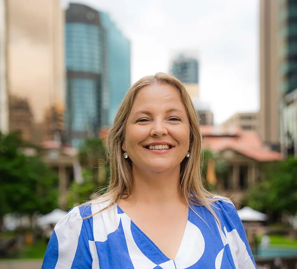 Corporate people in Brisbane Anzac Square-05519 cropped